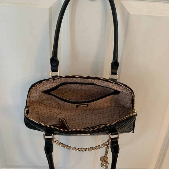 Guess Womens Handle Bag Black Purse PENNY V Shape Design - Picture 7 of 12